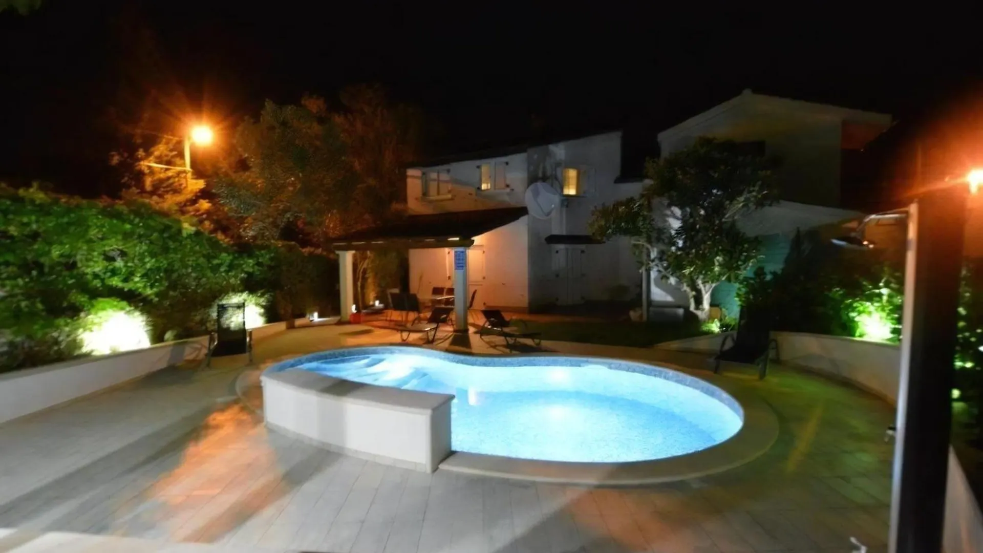 Wunderschoene Villa Mit Gym Und Privatpool Premantura Holiday home