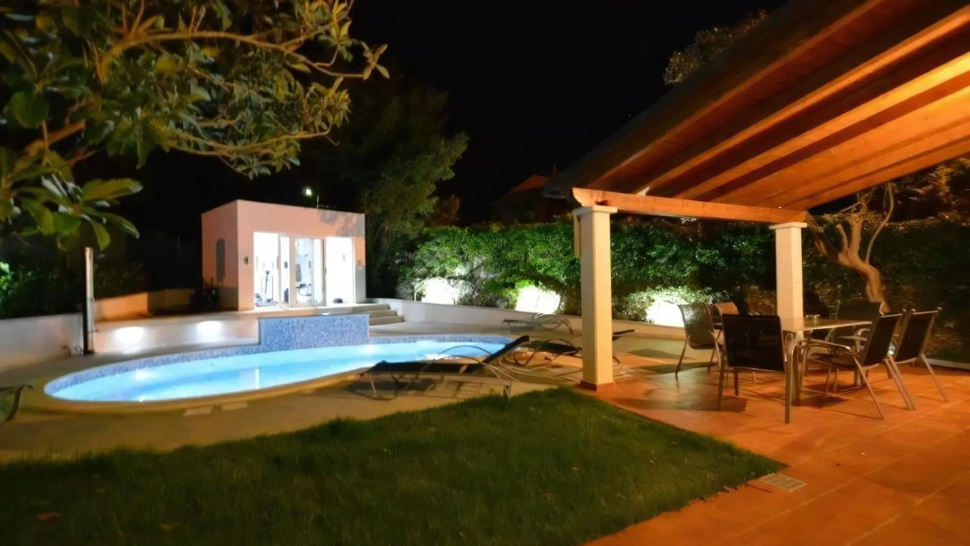 Wunderschoene Villa Mit Gym Und Privatpool Premantura 0*,  Croatia
